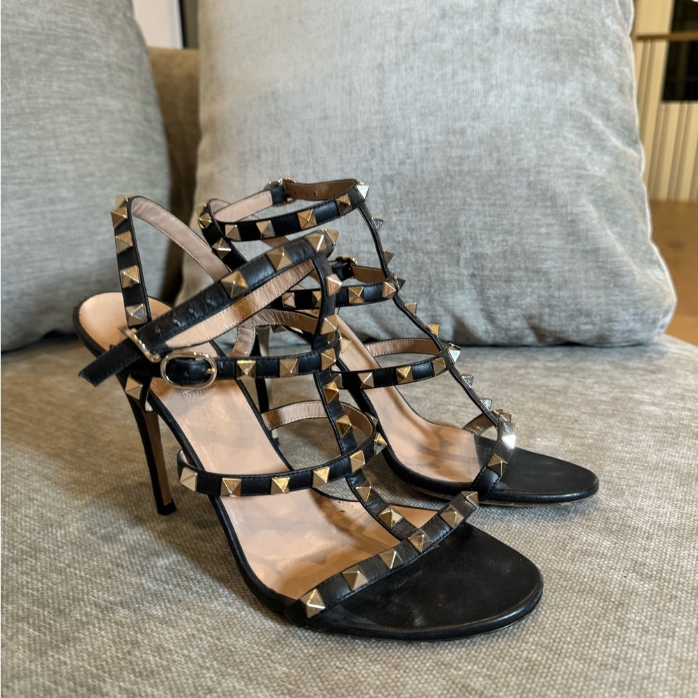 Valentino Garavani
Rockstud 100mm leather sandals